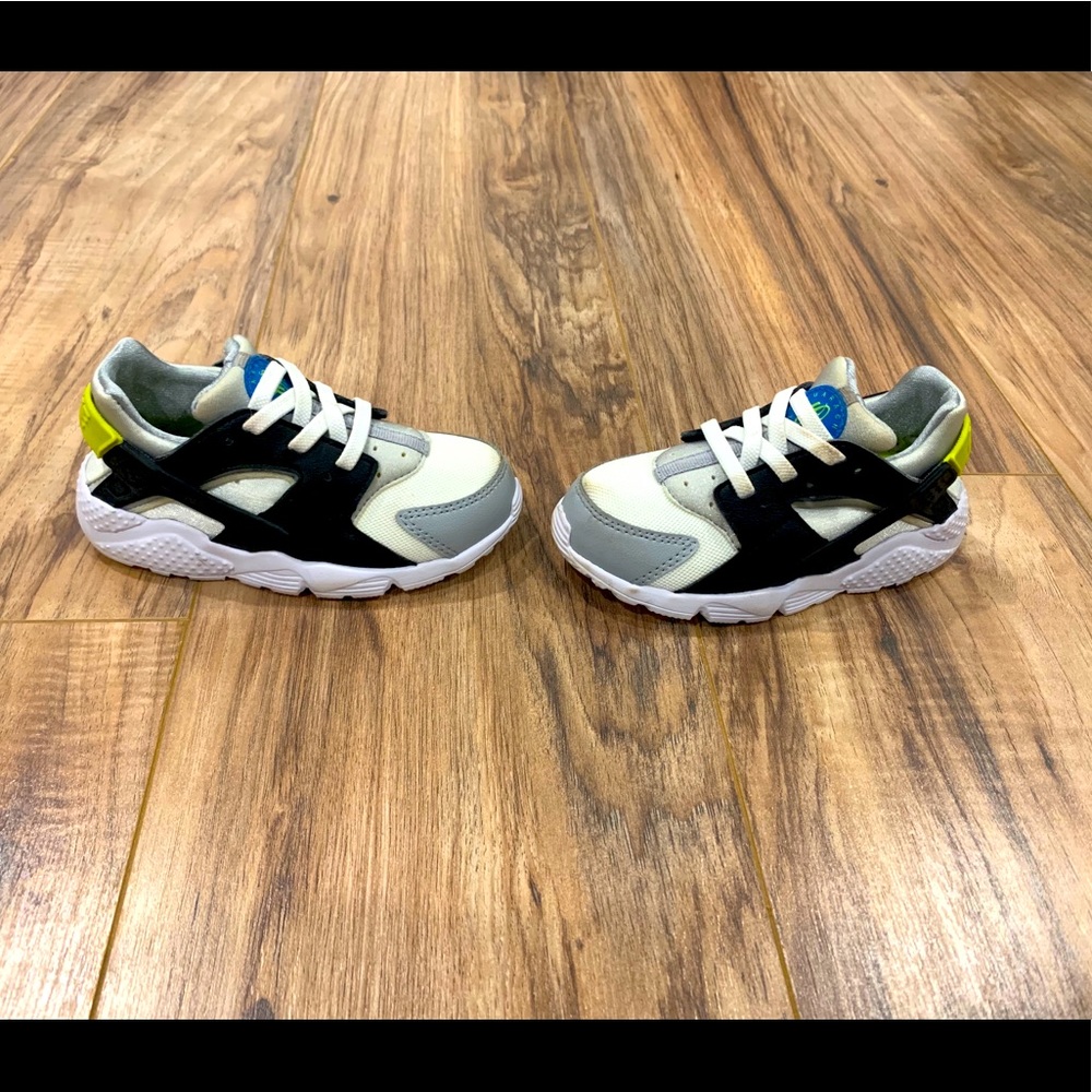 NIKE huarache run 9C